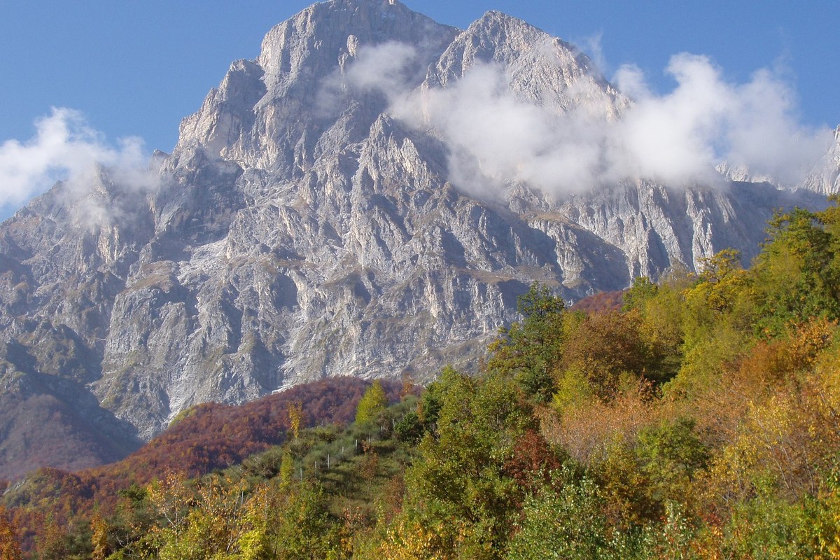 Le montagne del Gran Sasso viste dalla valle