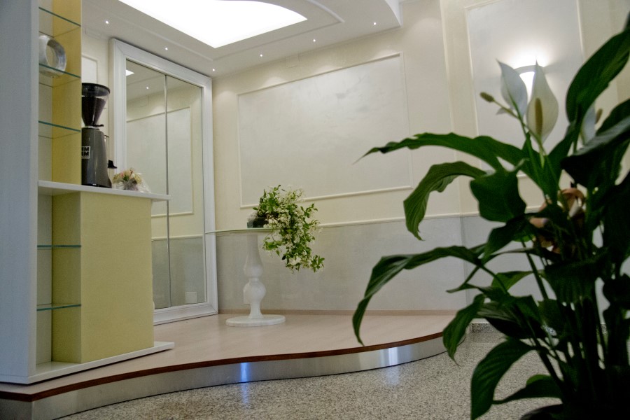Il salotto dell'hotel con i divani dove rilassarsi in soggiorno