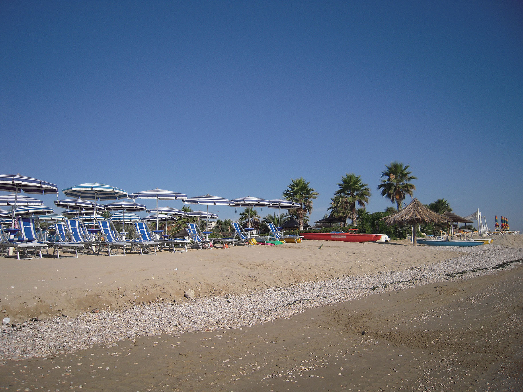 Il lungomare di Roseto e il lido Altamira